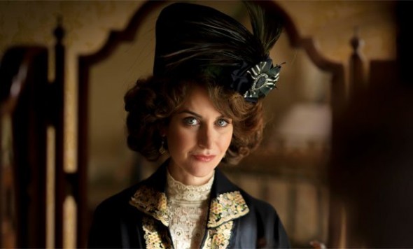 Katherine Kelly as Lady Mae Loxley